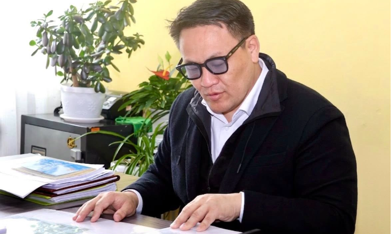 ✔️Сэлэнгэ аймагт ажиллах үеэрээ Онцгой байдлын газар, Стандарт хэмжил зүйн хэлтсийн албан хаагчидтай уулзахад тоног төхөөрөмж, лаборатори болон байрны асуудлыг их хөндөж байна. 
&#55357&#56978 Ой хээрийн түймэр их гардаг газруудын техникийн хангалтыг нэмэгдүүлэх, иргэдийг мэдээллээр хангах, 
&#55357&#56495Стандартын байгууллага нь өөрөө стандартад нийцсэн байранд үйл ажиллагаа явуулж, жишиг лабораториудтай болох зэрэг эдгээр асуудлуудыг хувийн хэвшилтэй хамтран шийдвэрлэх боломжийн талаар судална.