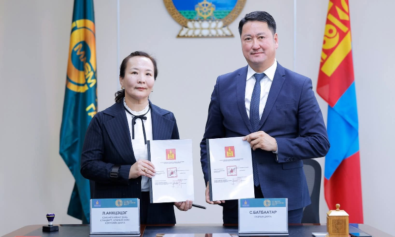 &#55357&#56633 Стандарт, хэмжил зүйн газар нь Монгол Улсын хөгжлийн чиг хандлагад нийцүүлэн хүний эрүүл мэнд, хүрээлэн байгаа орчин, бүтээгдэхүүний чанар, аюулгүй байдлыг хангах, экспортыг нэмэгдүүлэх, үндэсний үйлдвэрлэлийг хөгжүүлэхэд хэмжил зүй, стандартчилал, сорьцын хяналт, тохирлын үнэлгээний бодлого, үйл ажиллагаагаар дэмжлэг үзүүлж, чанартай төрийн үйлчилгээг мэргэшсэн, чадварлаг хүний нөөцөд тулгуурлан хэрэглэгчдээ хүргэх томоохон зорилгыг дэвшүүлэн ажилладаг Засгийн газрын тохируулагч агентлаг билээ.